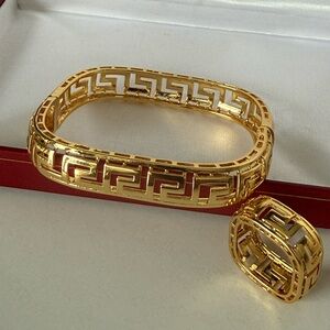 Elegant Gold Geometric Bracelet Set
